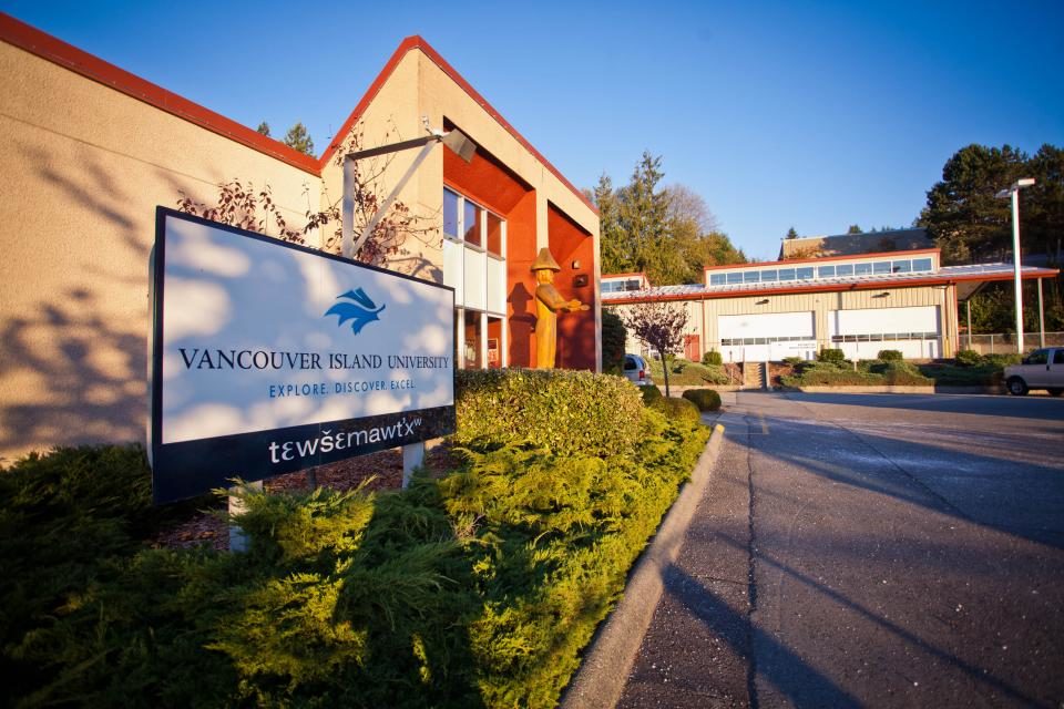 캐나다 유학, 밴쿠버 유학 밴쿠버 아일랜드 대학(Vancouver Island university)을 소개합니다. 컬리지 학비로 대학을 다닐 수 있는 기회입니다~